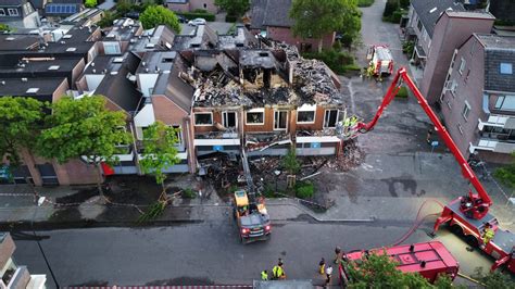 Enorme ravage na verwoestende brand Apeldoorn: .